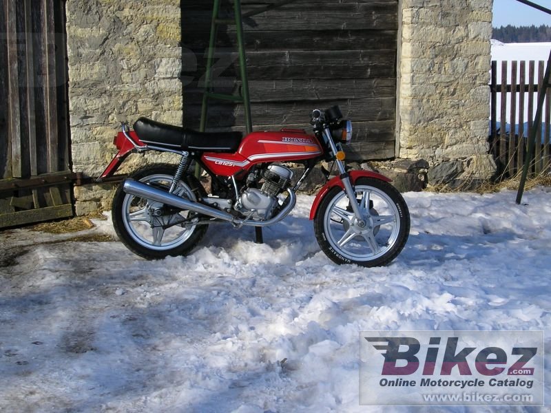 Big nymous user. cb 125 t 2 picture and wallpaper from Bikez.com
